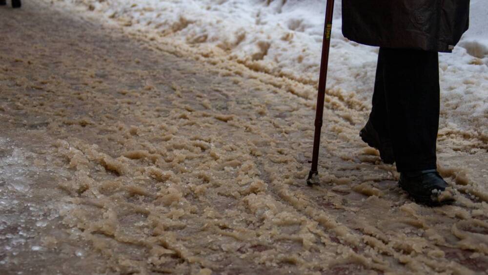 Петербуржцы из спальных районов жалуются на отсутствие снегоуборочной техники
