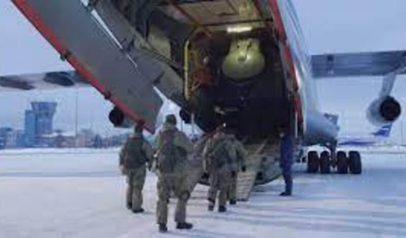 Российские десантники вылетели в объятый беспорядками Казахстан