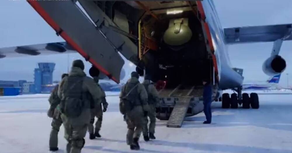 Появилось видео переброски российских военных в Казахстан