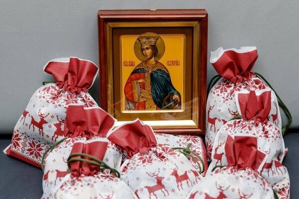 Рождественские подарки детям медиков, малоимущих и священнослужителей подготовил Фонд святой Екатерины