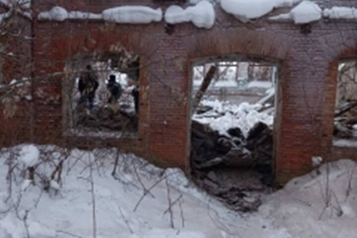 В Ивановской области на горе-похитетелей металла обрушилась стена