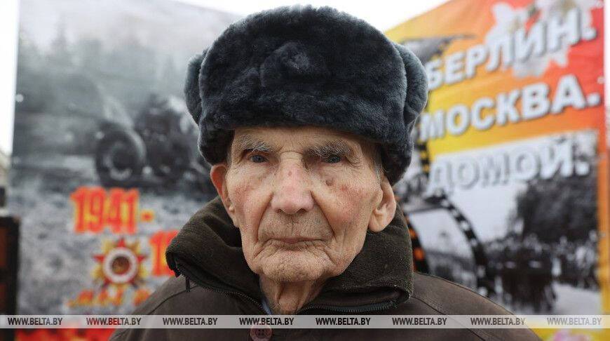 Субботин поздравил со столетием ветерана войны из Бешенковичей