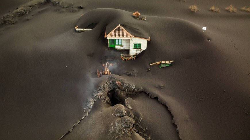 Жители острова Пальма, где три месяца извергался вулкан, показали последствия стихии