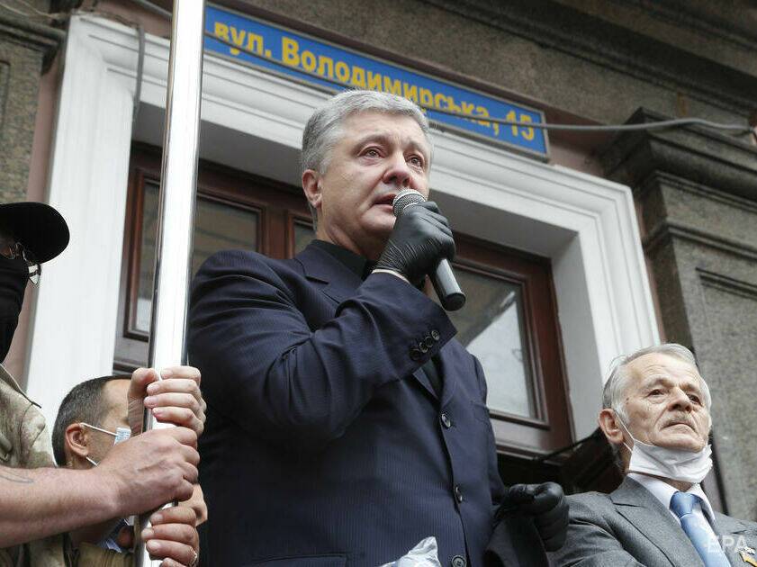 В ГБР заявили, что Порошенко купил билеты на самолет после того, как следователи попытались внучить ему повестку 17 декабря