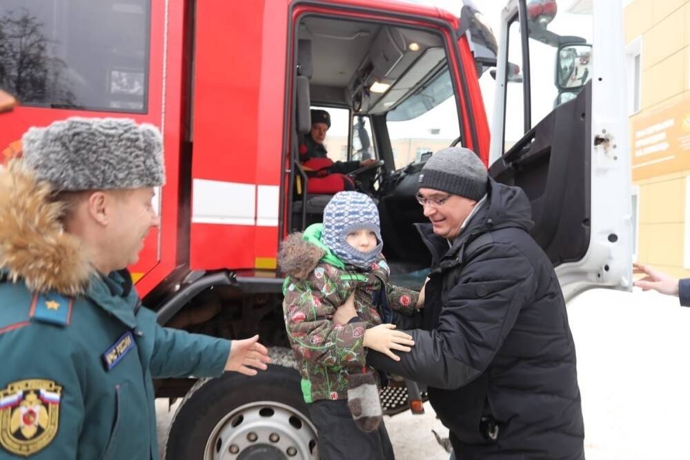 Глава Владимирской области исполняет новогодние желания детей