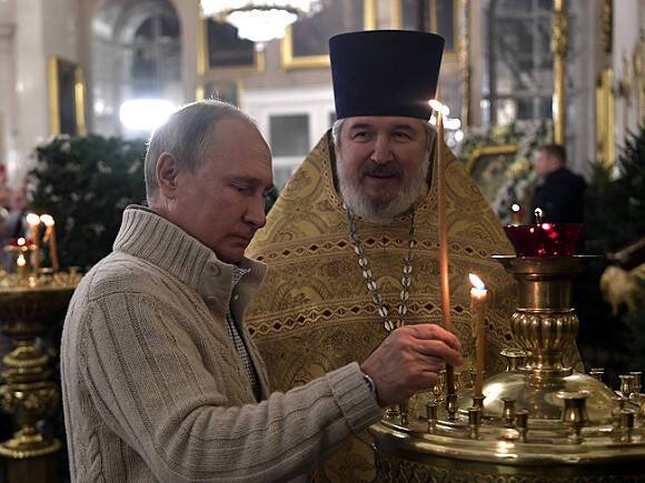 Путин поздравил россиян с Рождеством: праздник он встретил в храме Спаса Нерукотворного Образа