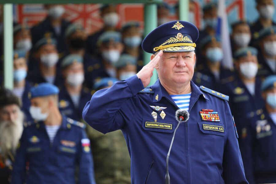 Командующий ВДВ России Андрей Сердюков назначен руководителем миротворческих сил ОДКБ