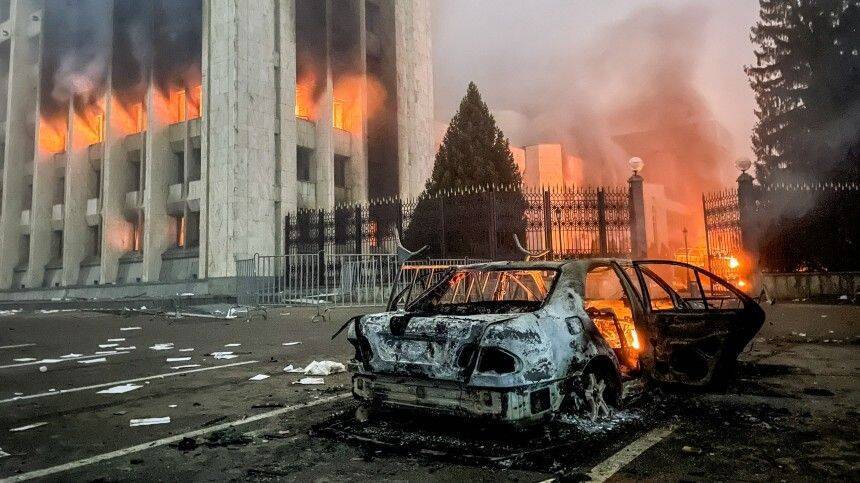 В Алма-Ате загорелось здание филиала телеканала «МИР»