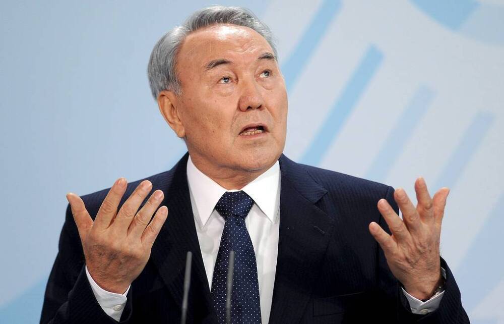 Назарбаев с дочерьми покинул Казахстан, его племянник арестован – СМИ