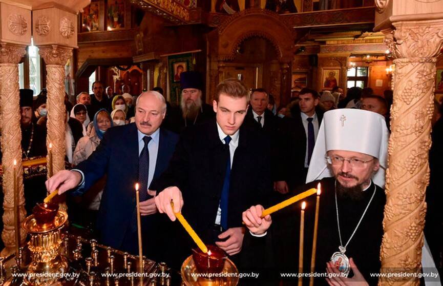 Лукашенко зажёг рождественскую свечу в минском храме и сделал важные политические заявления по ситуации в Казахстане