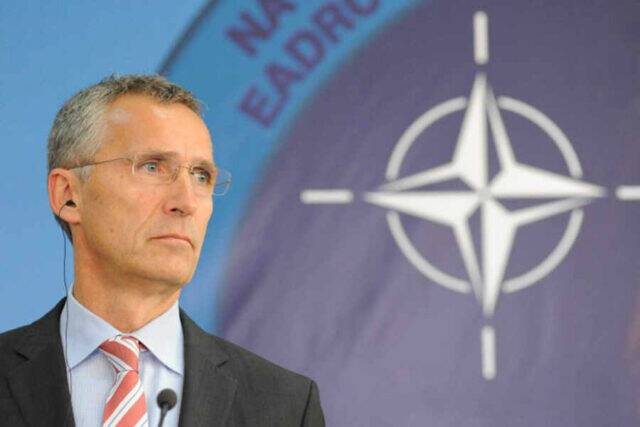 В НАТО считают, что Россия продолжает наращивать силы вокруг Украины