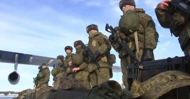 Российских миротворцев из сил ОДКБ продолжают перебрасывать в Казахстан