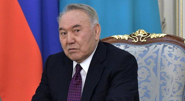 Где находится Назарбаев, пока митингующие рвут Казахстан на части