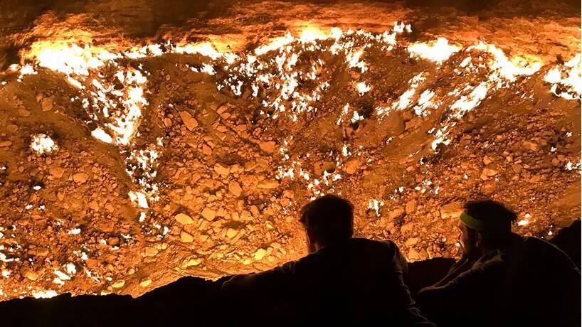 Президент Туркмении Бердымухамедов поручил потушить газовый кратер "Врата ада"
