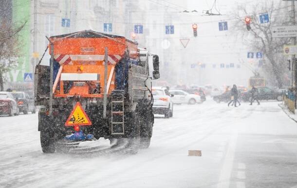Киев из-за непогоды ограничат въезд грузовиков