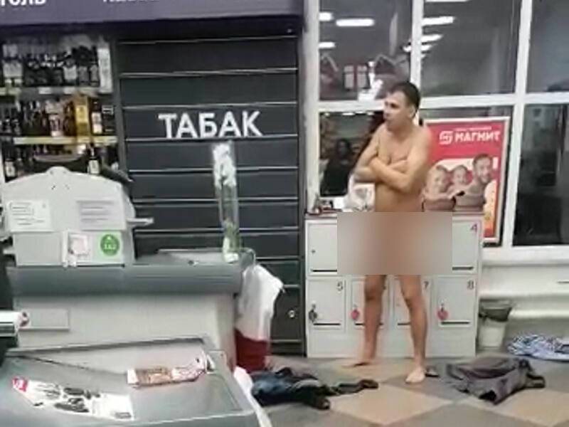 «Драться будем?»: голый покупатель устроил дебош в продуктовом магазине Волгодонска