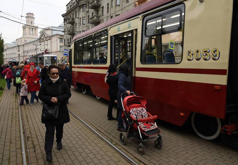 В Петербурге ремонт путей внесет корректировки в маршрут трамваев №10, 27, 65