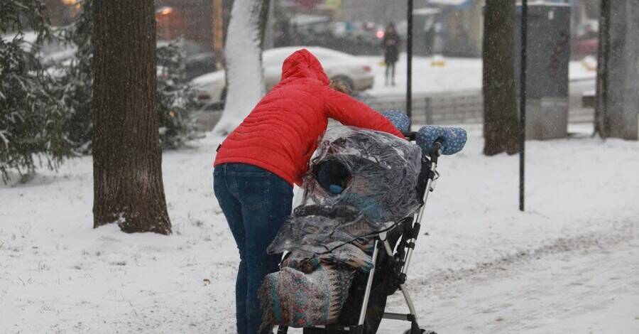 Прогноз погоды в Украине на 10 января: снег перестанет идти к утру, днем будет без осадков, но с гололедицей