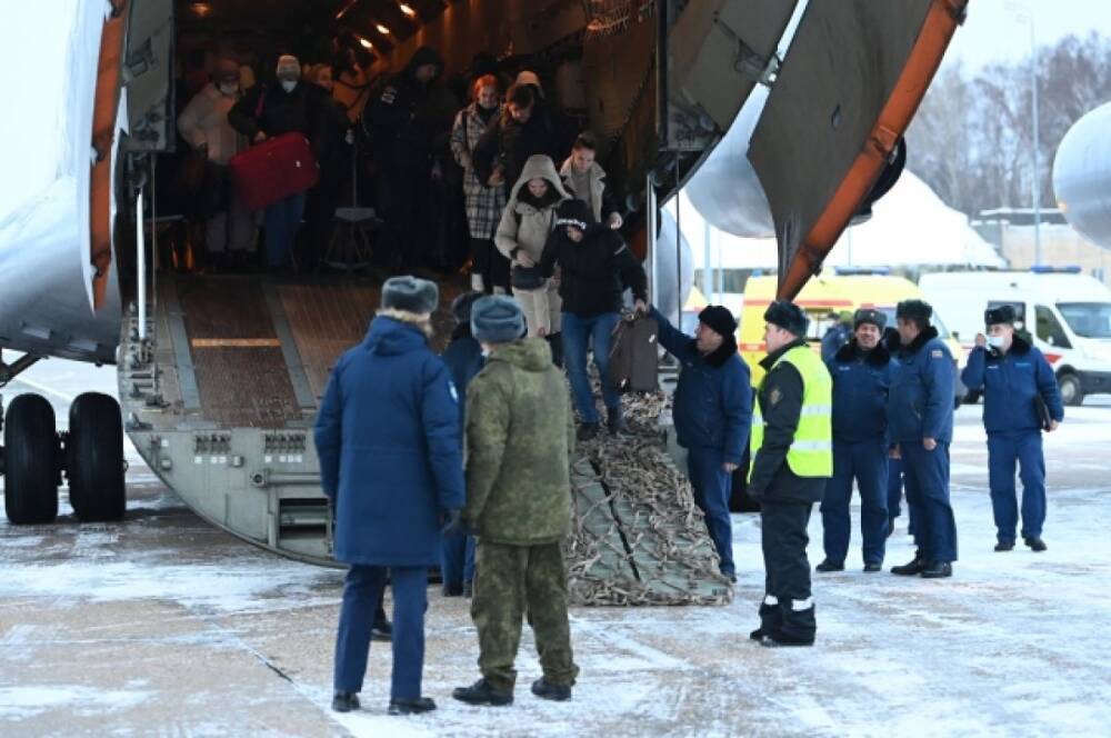 Военно-транспортные самолеты Минобороны вывезли 500 россиян из Алма-Аты