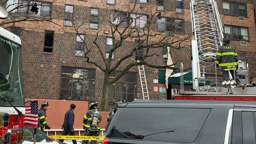Девять детей и 10 взрослых погибли при пожаре в жилом доме в Нью-Йорке