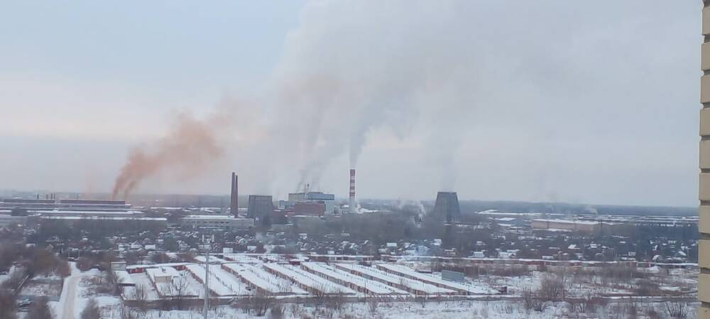 Рязанка пожаловалась на вонь и оранжевые выбросы в Семчино