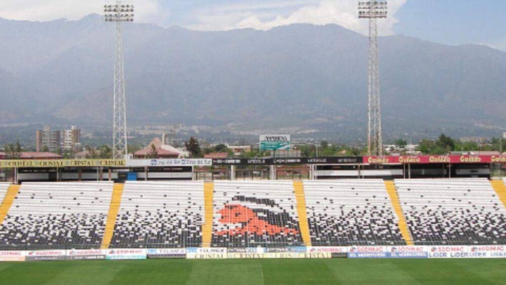 На стадионе в Чили рухнула металлическая конструкция с болельщиками: жуткие кадры