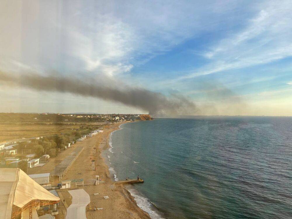 "Позаштатна ситуація": у Криму горить аеропорт Бельбек