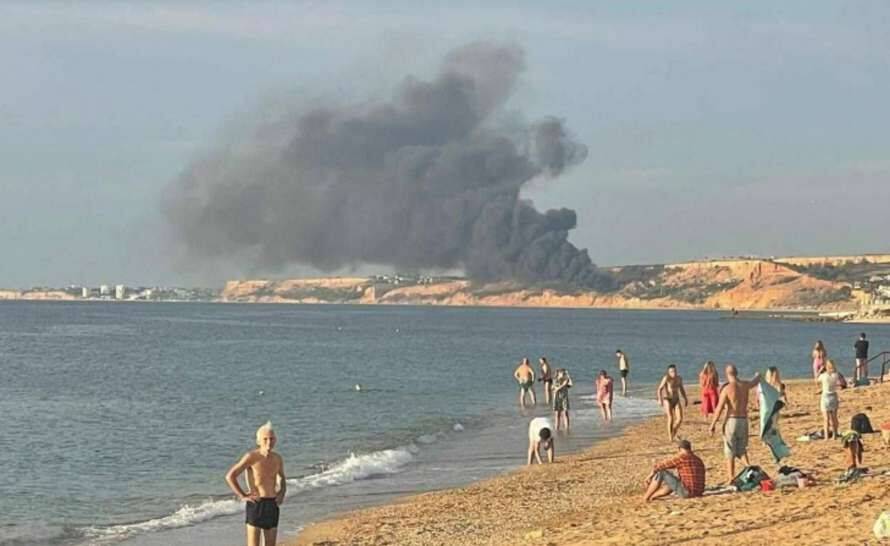 Вибухи у Криму: на аеродромі Бельбек почалася сильна пожежа