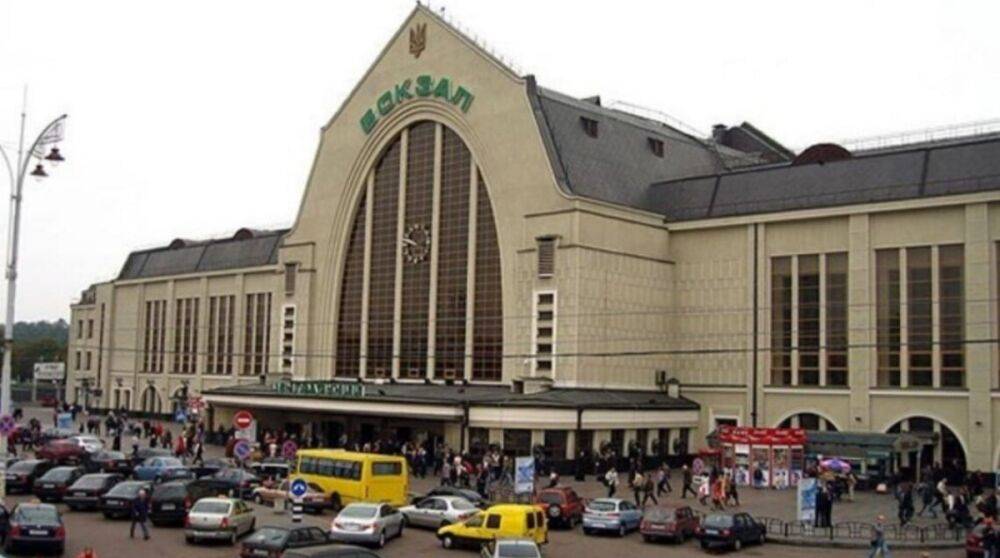 В Киеве взрывом повреждено здание вокзала, УЗ предупреждает о задержке поездов