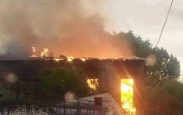 В Курской области после "прилетов" загорелись заводы