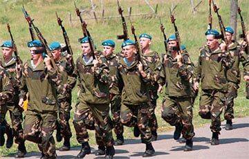 Воинские части в Беларуси начали приводить в боевую готовность