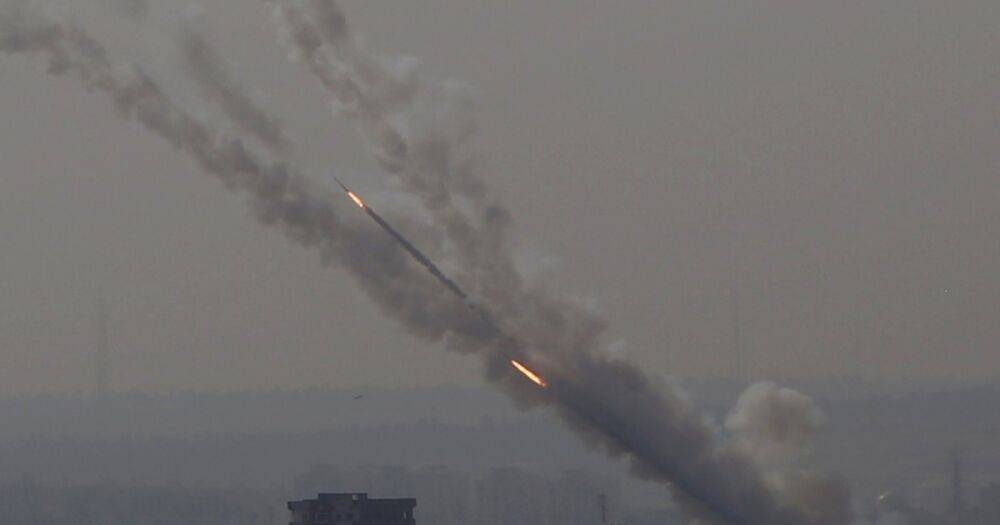 Россияне ночью ударили по Запорожью и пригороду: выпустили около семи ракет С-300