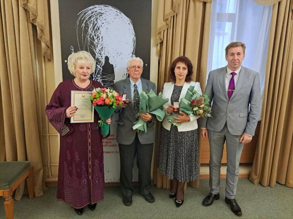 Народному мастеру Марьяну Скромблевичу вручили нагрудный знак Министерства культуры