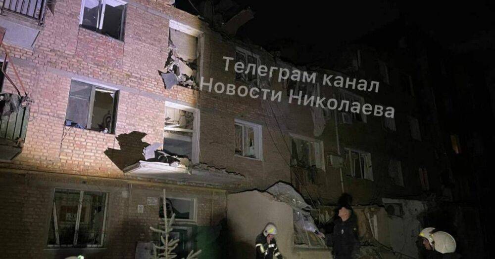 Разрушили пятиэтажку: ночью Николаев попал под массированный обстрел
