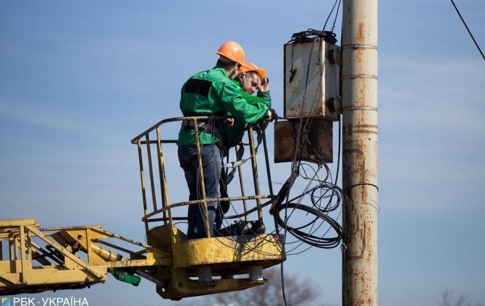 Енергетики разом із ЗСУ повернули світло для 20 тисяч родин у Донецькій області