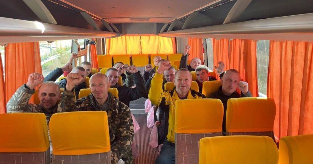 Обмен пленными с РФ: в Украину вернулись 20 украинских защитников, — Ермак (фото, видео)