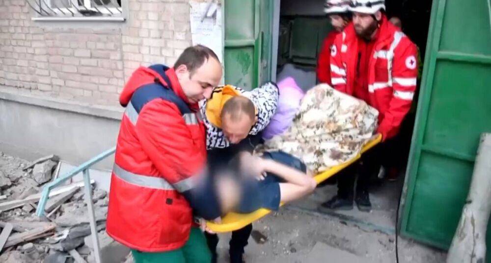 Атака на Николаев: в больнице умер мальчик, которого достали из-под завалов