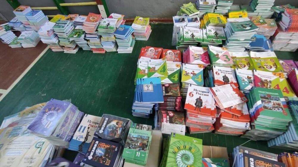 Используют в качестве доказательств: на деоккупированной части Харьковщины нашли сотни российских учебников