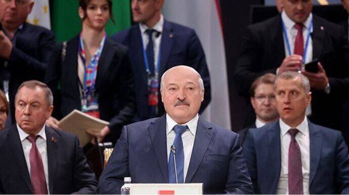 Лукашенко: В Беларуси введен режим "повышенной террористической опасности"