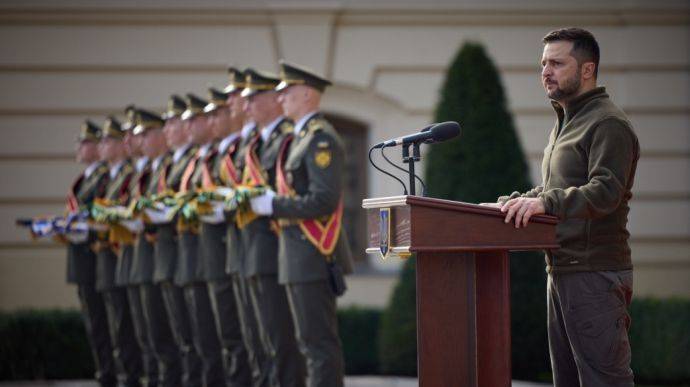 Зеленский присвоил Героя Украины сотенному УПА и 11 военным