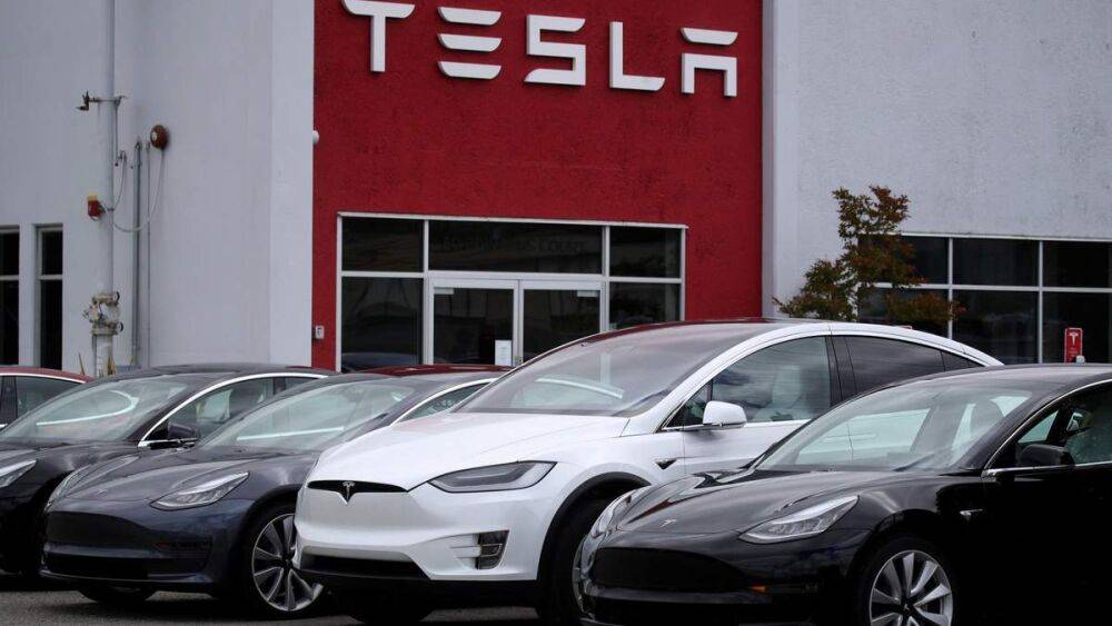 Акции Tesla упали на 50%: что происходит с компанией Илона Маска