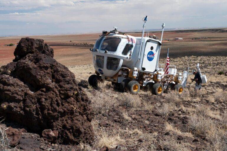 NASA отправило экипаж D-RATS в пустыню: 6 астронавтов и инженеров проведут там неделю, симулируя жизнь и работу на Луне для предстоящей миссии Artemis