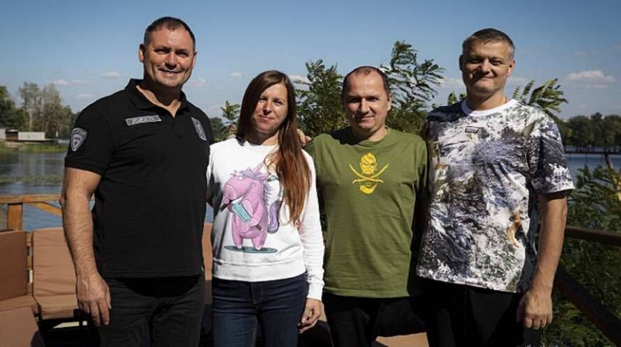 Волонтери ІРЦ «База 4.5.0.» створили фільм про захисників України (відео)