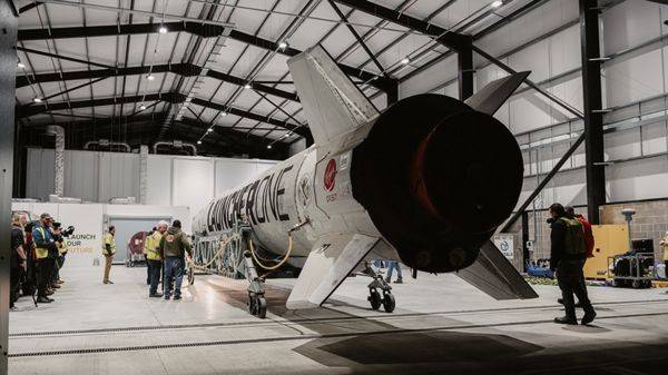 Ракету-носитель для первого в истории пуска из Британии доставили в Корнуолл