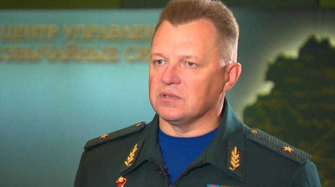 В Беларуси сотрудников МЧС готовят к "защите отечества" наравне с армией