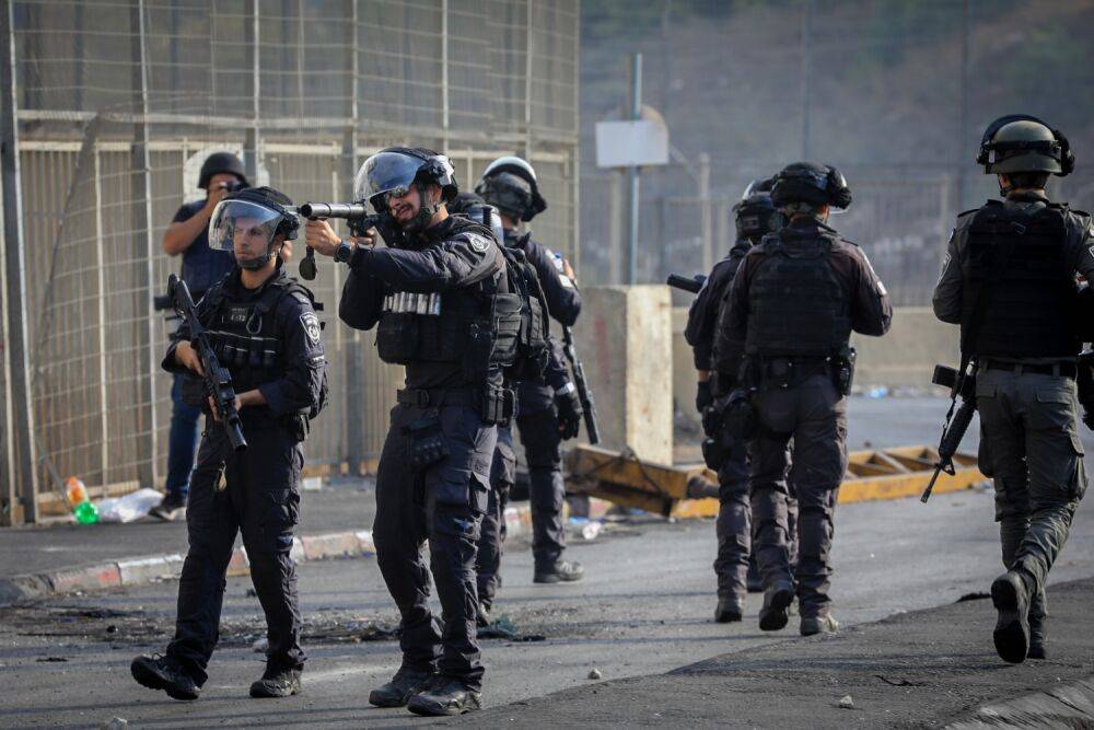 Полиция арестовала 8 палестинцев и еще 164 не пустили в Израиль