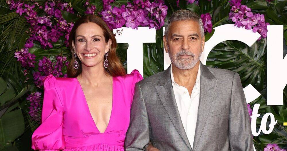Джулия Робертс в ярко-розовом платье появилась в компании Джорджа Клуни (фото)