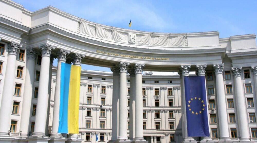 Все посольства остаются в Украине: в МИД предупредили о ложных вбросах