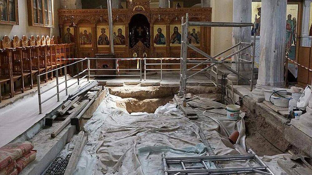 Археологи заявляют, что нашли могилу Святого Николая и пол, по которому он ходил