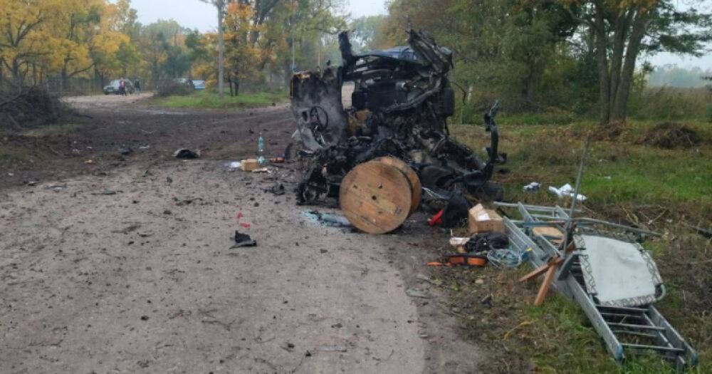 Грибники, связисты и скорая помощь: за сутки три автомобиля взорвались на минах, пятеро погибших (ФОТО)